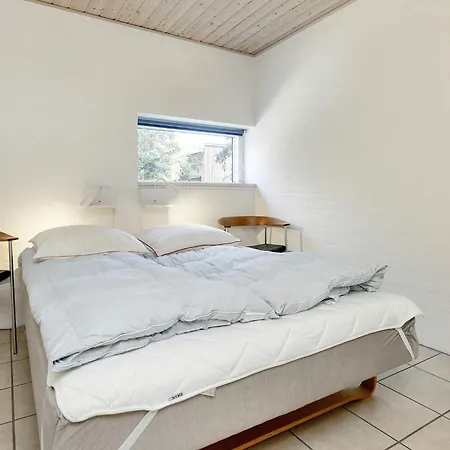 Semesterbostad 4 Star In Vaeggerlose Bøtø By