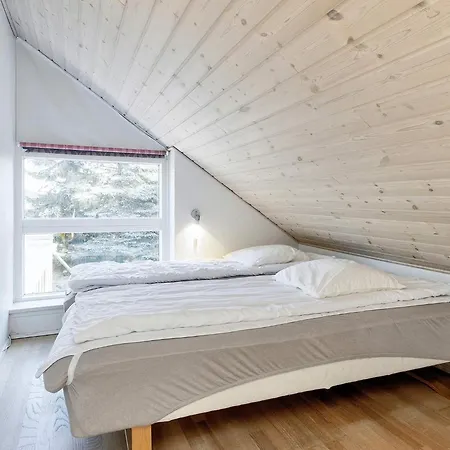 4 Star In Vaeggerlose Semesterbostad Bøtø By