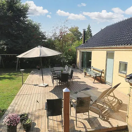 4 Star In Vaeggerlose Semesterbostad